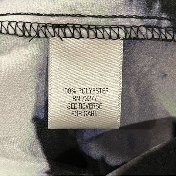 Sleeveless floral blouse - Picture 10 of 13